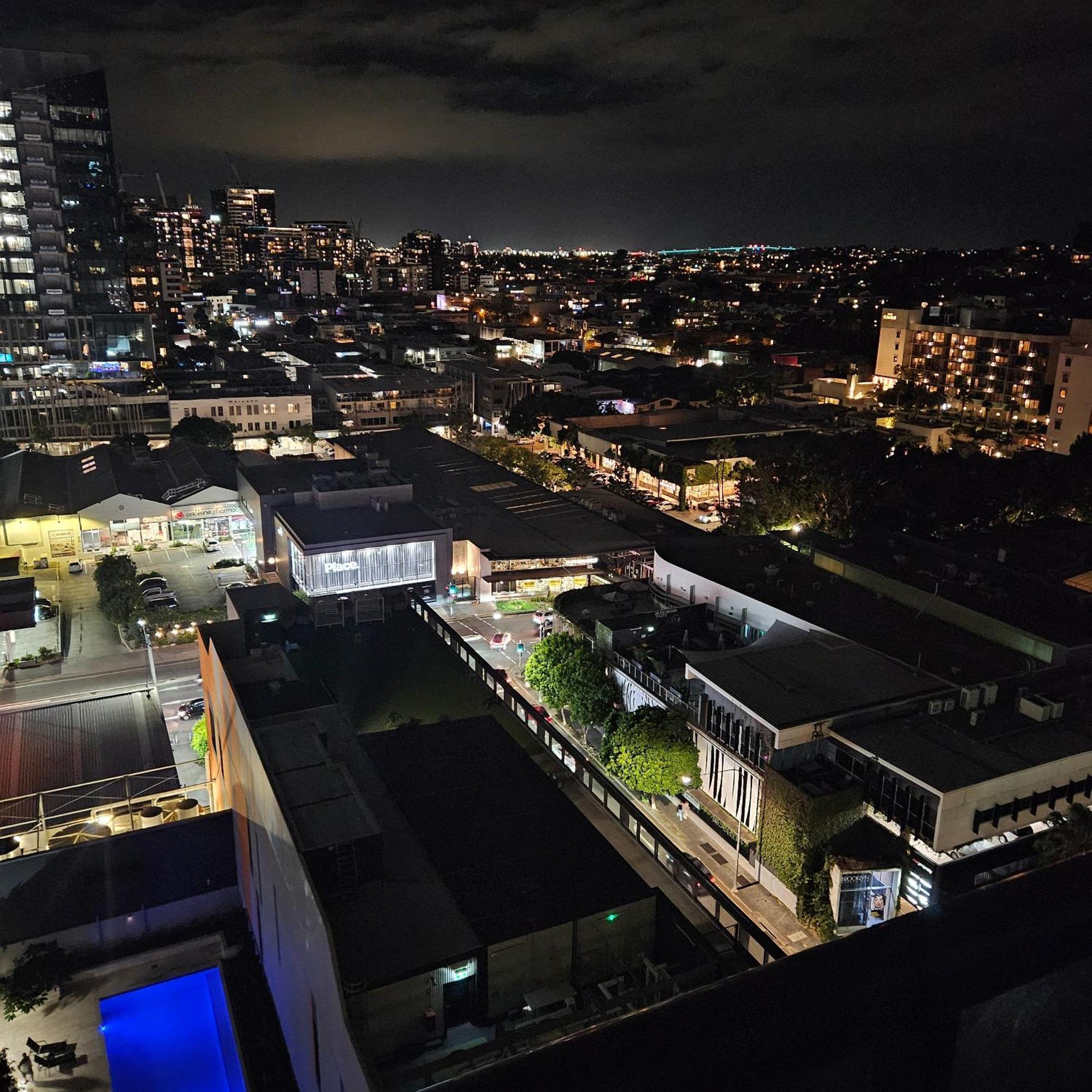 Private Bedroom & Bathroom In Shared Inner Brisbane Apartment Exterior foto