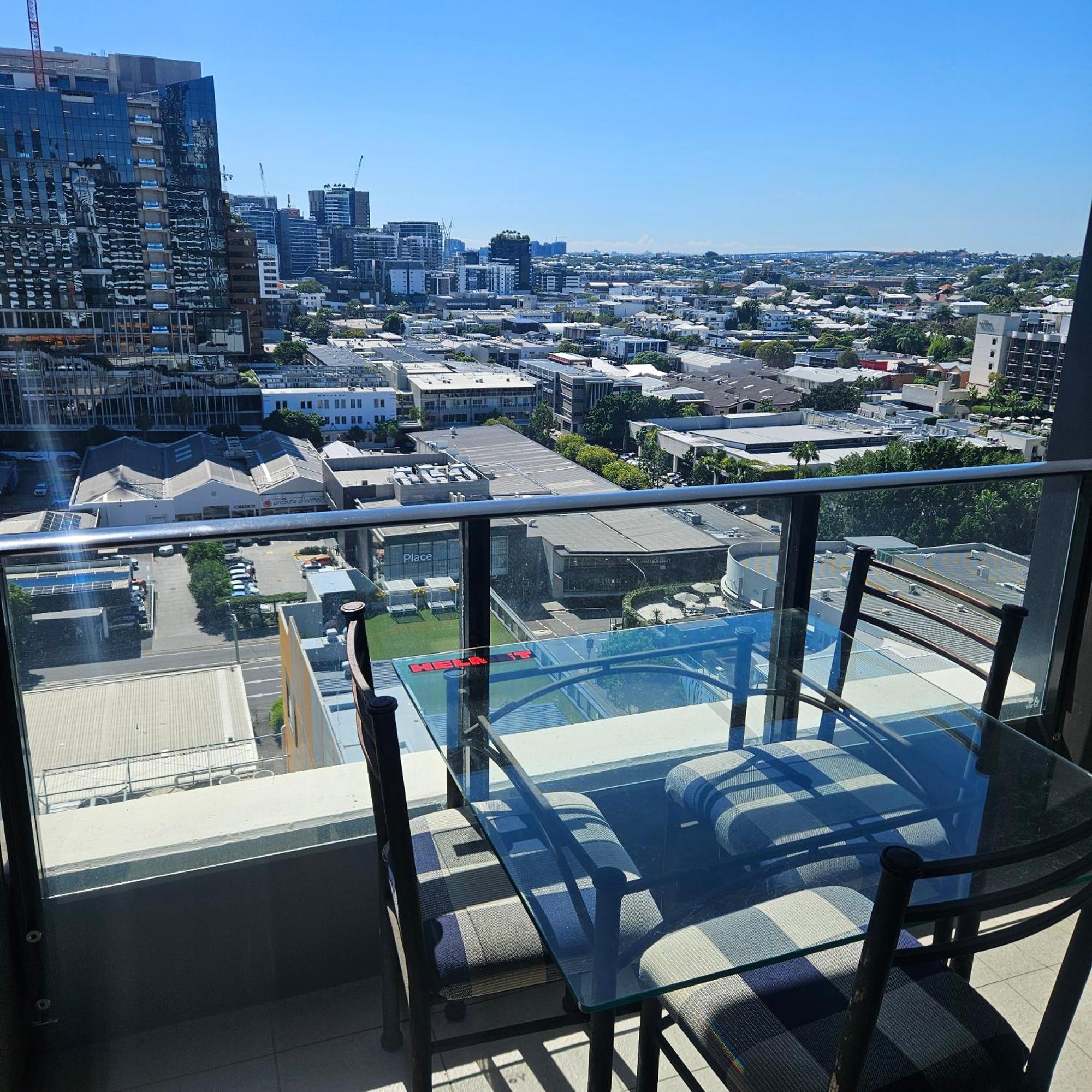 Private Bedroom & Bathroom In Shared Inner Brisbane Apartment Exterior foto